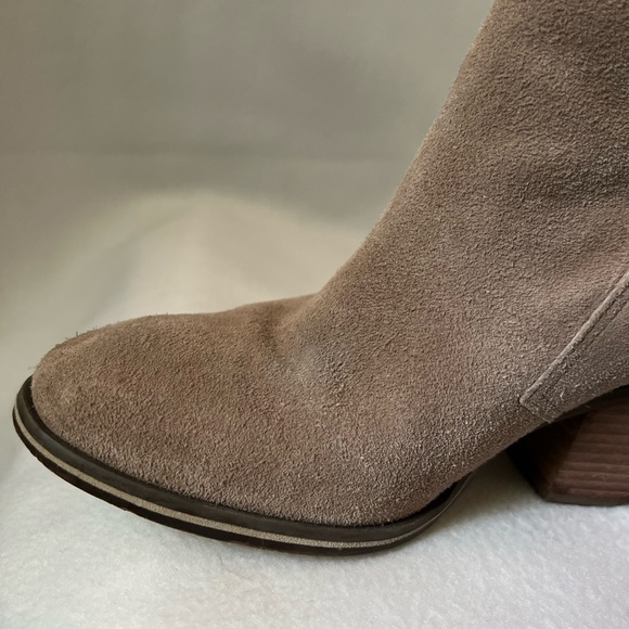 Jessica Simpson Size 8 1/2 Beige Suede Ankle Boots - Picture 5 of 16